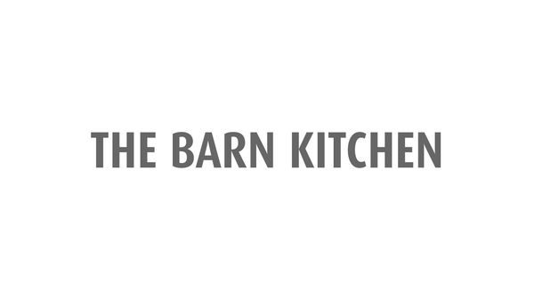 Foodservice The Barn Kitchen Logo in grauer Schrift auf weißem Hintergrund